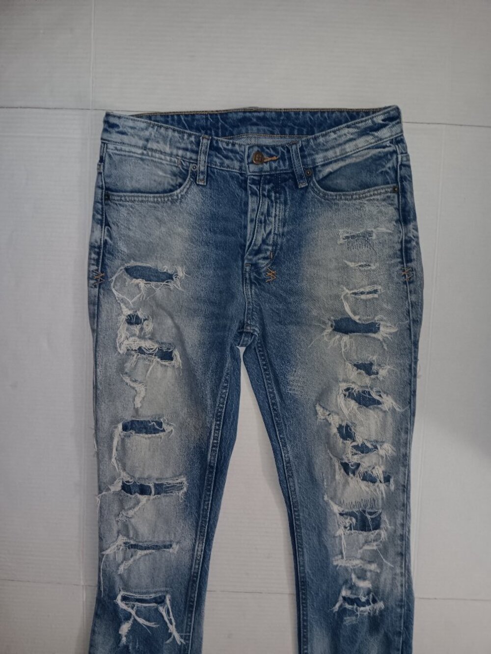 KSUBI BUTTON FLY DISTRESSED 31" WAIST DENIM JEANS - Picture 13 of 14